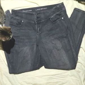 Curvy, high-waisted skinny jeans.